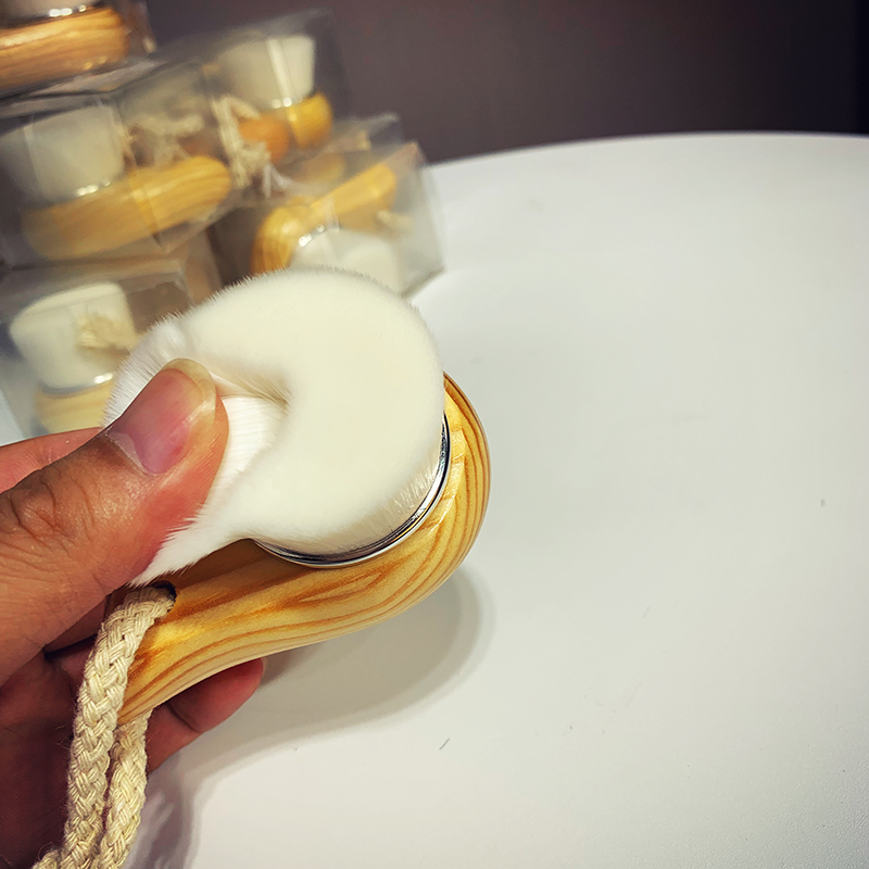 400,000 ultra-soft fiber hair solid wood handle face brush cleans pores Clear black spots Face brush