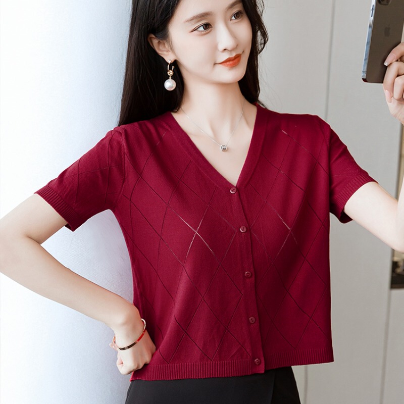 Short V-Neck Ice Silk Knitted Cardigan Short-Sleeved Women's 2026 Summer Clothing for Small People, Slimming Top, Loose and Versatile Jacket