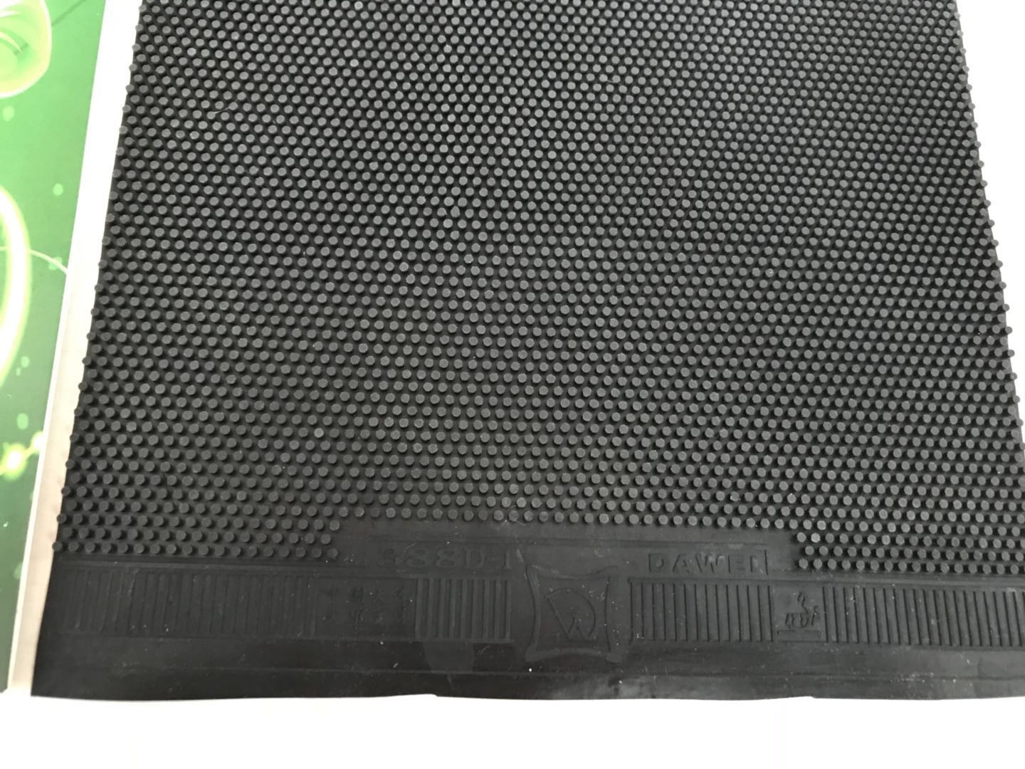 Tianjin Dawei 388d1 cured long rubber small particle single rubber looks as usual and can play regular games.