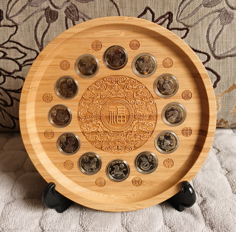 Two-Tiered 12-Zodiac Fortune Bamboo Hollow Plate Ornament (Price Excluding Coins) with 12 Empty Transparent Boxes and Plastic Stand Two-Tiered 12-Zodiac Fortune Bamboo Hollow Plate Ornament (Price Excluding Coins) with 12 Empty Transparent Boxes and Plastic Stand
