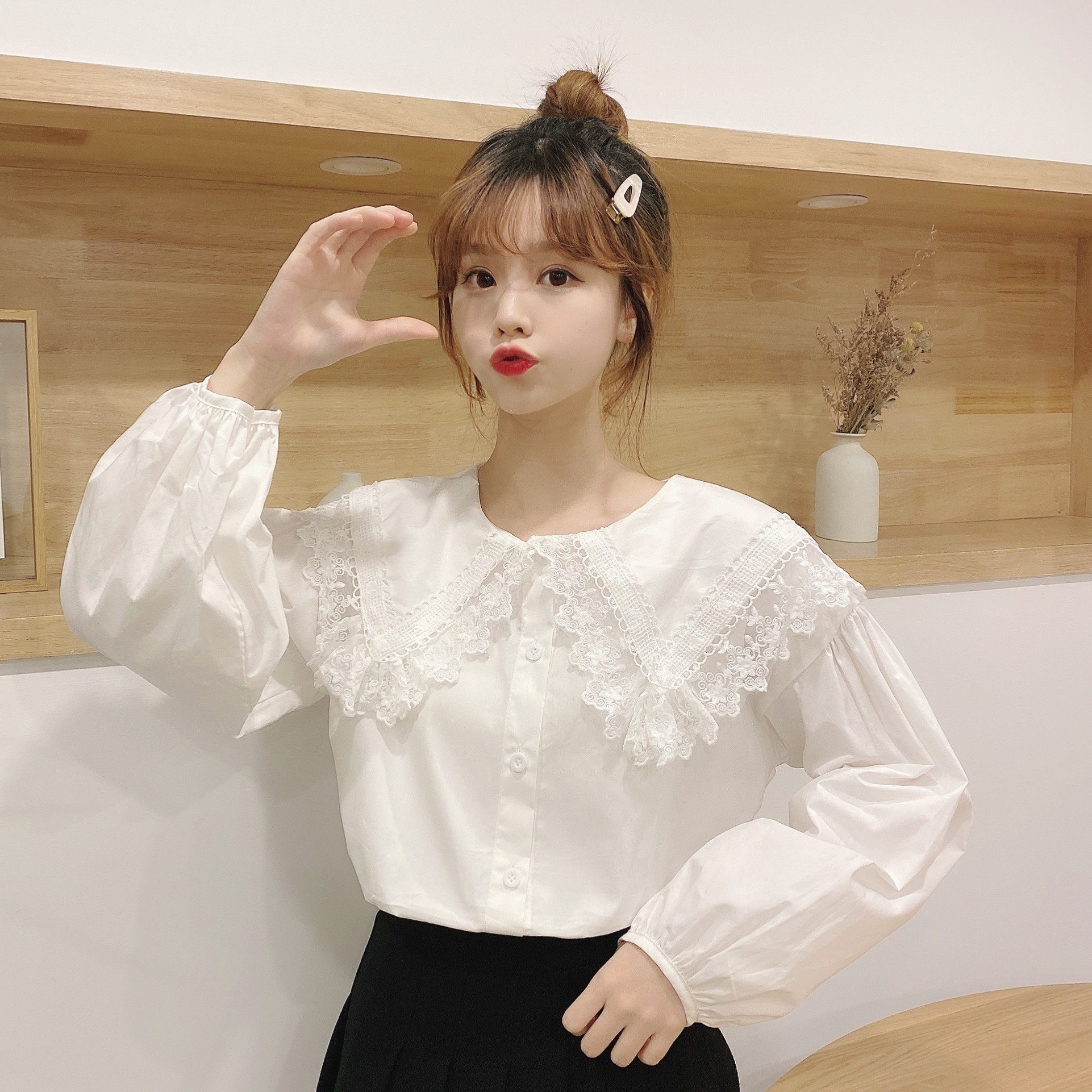 White Lining Spring Autumn Season 2022 New Lace Dolls Collar Long Sleeves White Shirt Woman Blouse Summer Thin