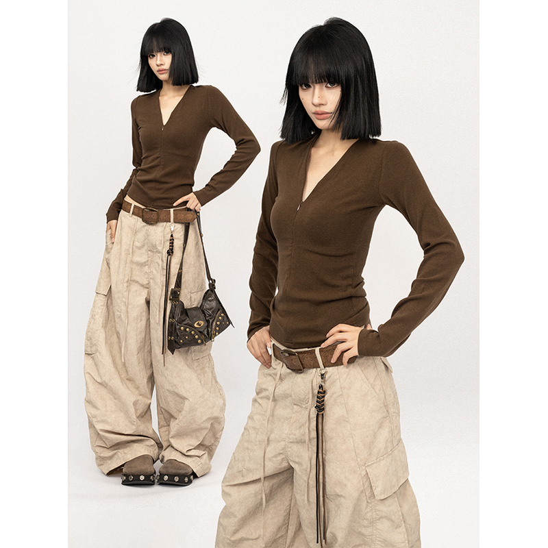 Octtflab American Retro Simple Long-Sleeved Top Base Shirt for Women, Autumn and Winter Slim Fit Versatile Coffee-Colored T-Shirt Octtflab American Retro Simple Long-Sleeved Top Base Shirt for Women, Autumn and Winter Slim Fit Versatile Coffee-Colored T-Shirt