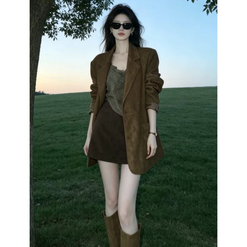 Retro Brown Suede Lapel Blazer for Women in Early Autum, High-End, Elegant, Versatile Casual Jacket Top Retro Brown Suede Lapel Blazer for Women in Early Autum, High-End, Elegant, Versatile Casual Jacket Top