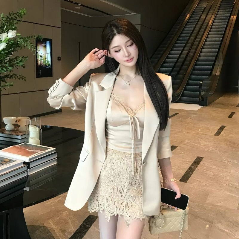 Acetate Satin Waist-Cinching Long-Sleeve Blazer for Women, 2026 Autumn, Slim Fit, Elegant, Commuter Style, High-End Small Suit Acetate Satin Waist-Cinching Long-Sleeve Blazer for Women, 2026 Autumn, Slim Fit, Elegant, Commuter Style, High-End Small Suit
