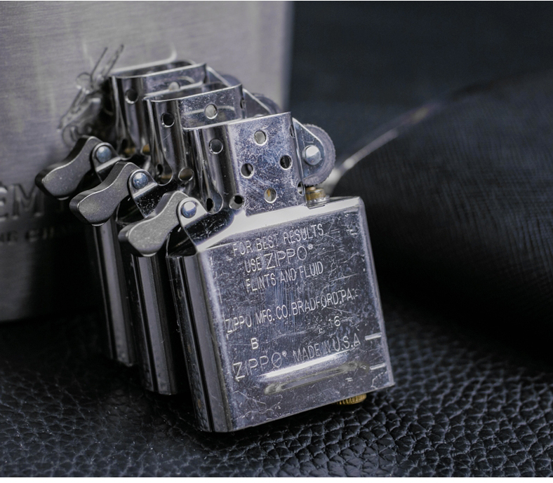 ZIPPO nhẹ hơn lót phong trào vàng và bạc máy thông thường phổ quát chính hãng Mỹ chính hãng phụ kiện Zippo chính hãng - Bật lửa bật lửa zippo