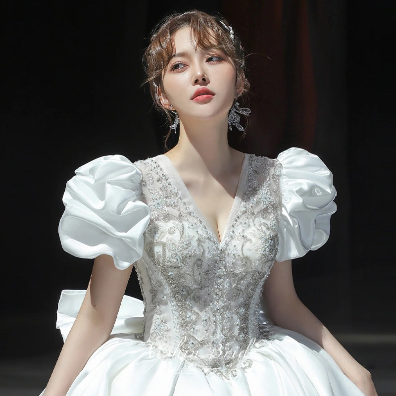 Wedding dress 2022 New brides French style Hepburn Palace Wind Satin high-end extravagant Luxury Temperament Bubble sleeves Trailing Spring Summer