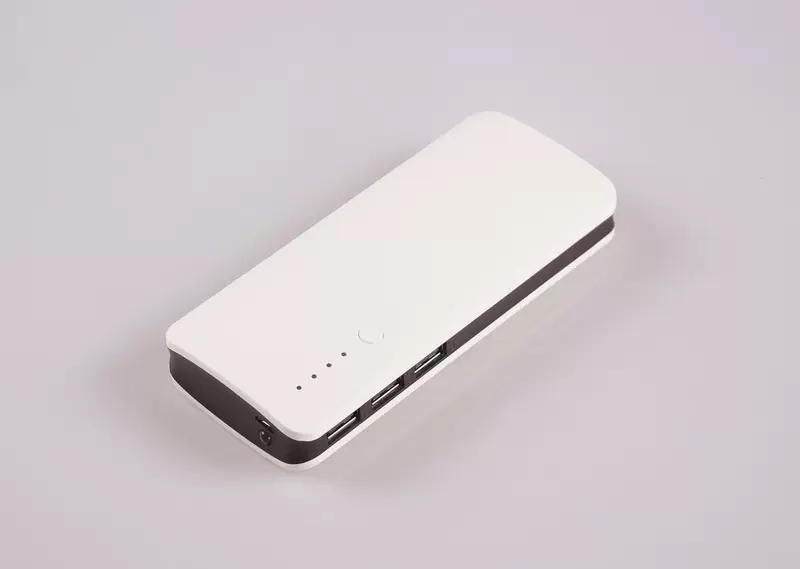 Mới 20000mAh siêu mỏng dự phòng năng lượng cao, quà tặng tùy chỉnh 3USB pin dự phòng đa năng - Ngân hàng điện thoại di động