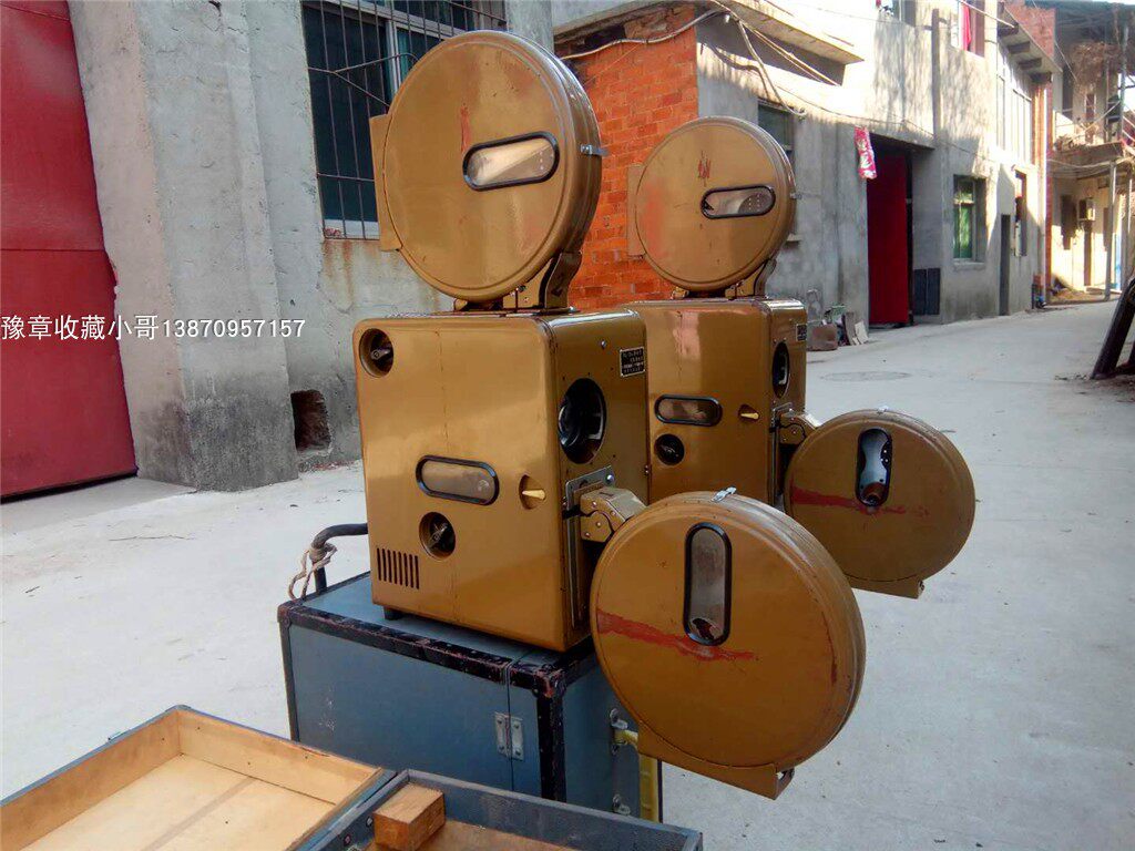 Best selling old movie projector Gan Guang FL35 mobile negative film props collection antique nostalgia
