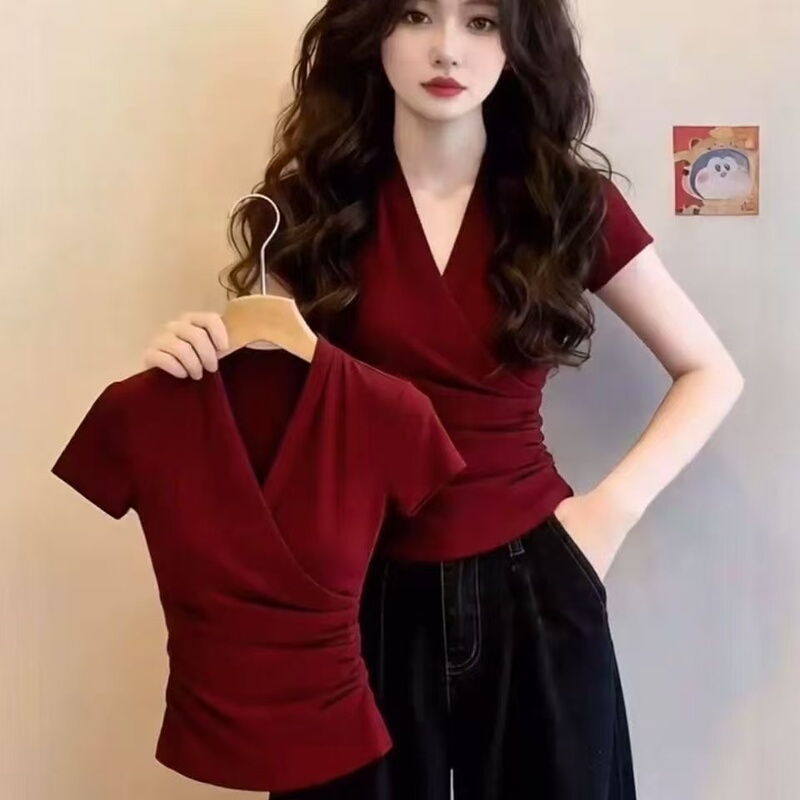 This Year's Popular Unique and Chic Red V-Neck Short-Sleeved T-Shirt for Women with a Design That Features Pleats, a Cinched Waist, a Slim Fit, and a Youthful Look This Year's Popular Unique and Chic Red V-Neck Short-Sleeved T-Shirt for Women with a Design That Features Pleats, a Cinched Waist, a Slim Fit, and a Youthful Look