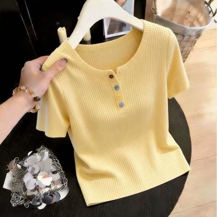 This Year's Popular Gentle Style Yellow Round-Neck Button Short-Sleeve T-Shirt for Women, Unique and Beautiful Thin Knit Top