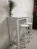 Simple Bar Home Home использует стену маленький бар с высокими узкими столами, барным столом, столом Комбинированным журнальным столиком гостиной гостиной