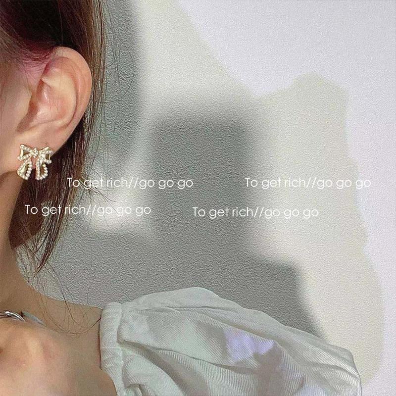 ToGetRich method sweet and beautiful butterfly knot pearl earnter 2021 new wave cute and small ear decoration female
