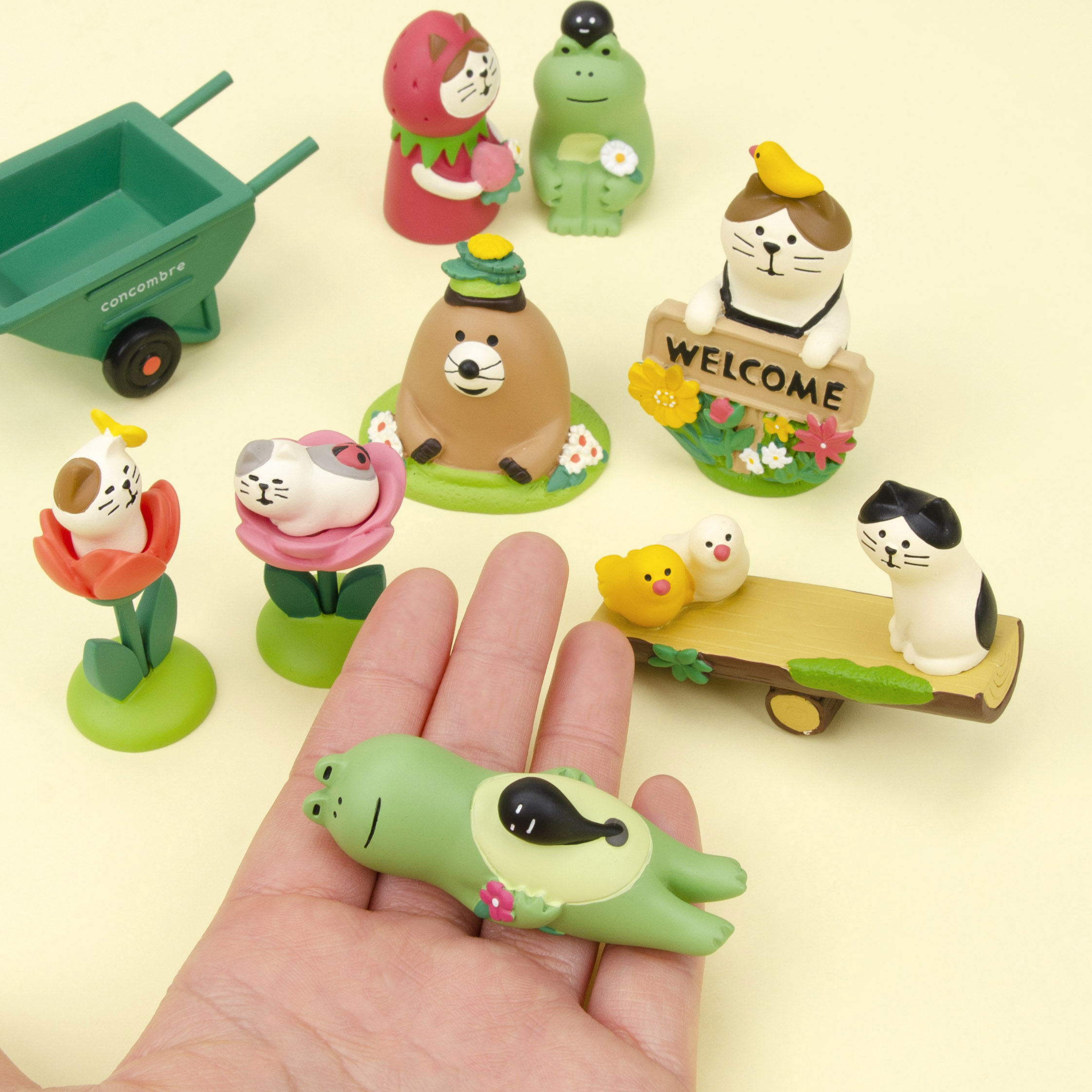 {Spot} Japan decore resin small ornaments desktop small objects 2020 spring garden series frog ornaments