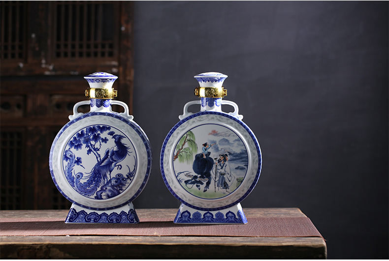 Jingdezhen ceramic bottle 5 jins of flat bottle blank bottle collection of blue and white porcelain porcelain 5 jins of empty bottles