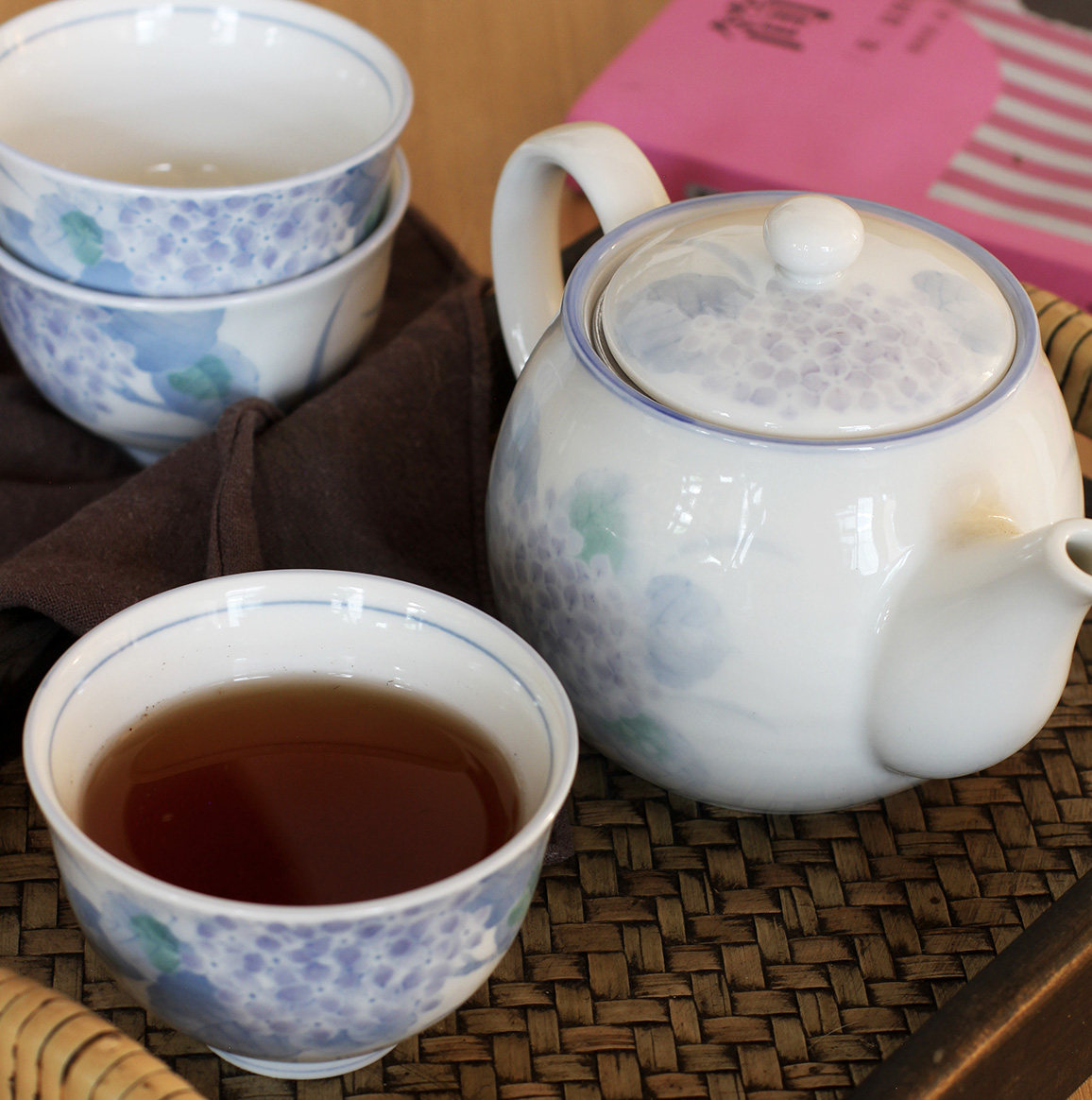 日本の口豊陶磁器製功夫茶セット：花柄のティーポット、ティーカップ、家庭用、マスターカップ、釉下彩のアフタヌーンティー