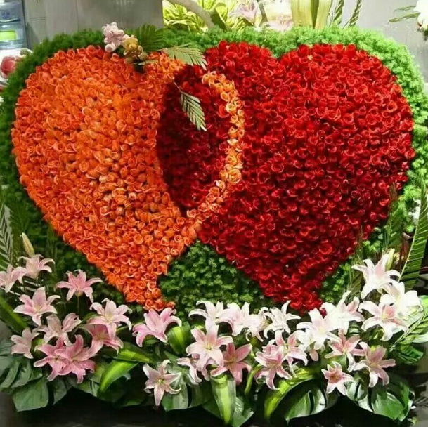 Art Design is heart printed 999 rose flowers