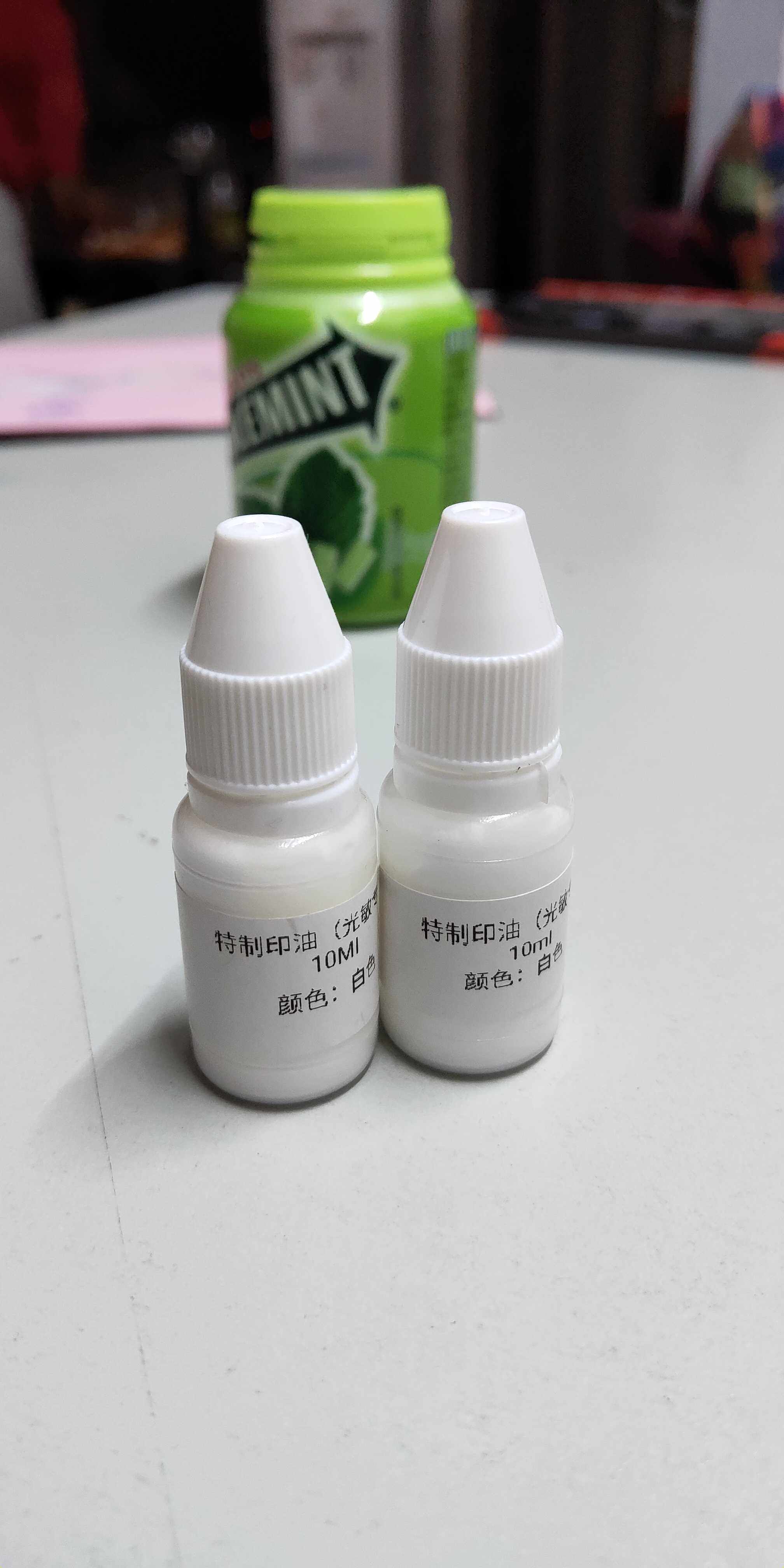 Light-sensitive white printing oil fast dry and back ink printing oil atomic printing plastic plastic cloth metal glass board