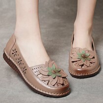 Mother sandals 2022 new hollow retro beef tendon bottom leather soft bottom hole shoes female middle-aged and elderly summer leather shoes