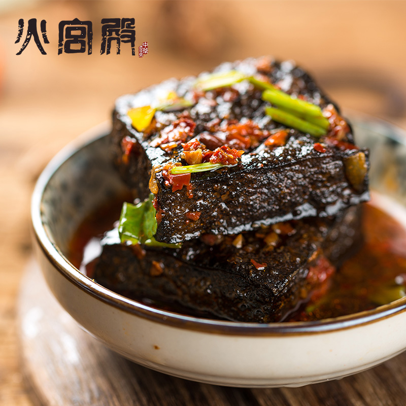 вонючий тофу. вонючий тофу в китае. ферментирование тофу. вонючий тофу китайское блюдо. вонючий тофу китайское блюдо.