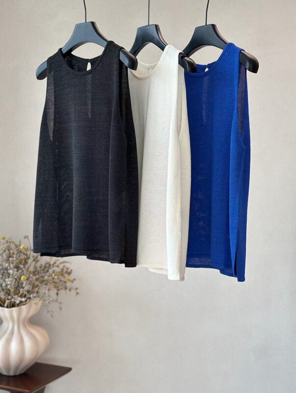 Old Money Minimalist and Relaxed Aesthetic for High-Net-Worth Individuals: Loose Sleeveless Vest Top Made of Washi Yarn and Nano Silk Blend