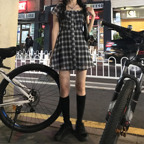 Dongri is a curly temperament square collar check dress 2021 new Summer Hepburn wind waist thin a-line skirt