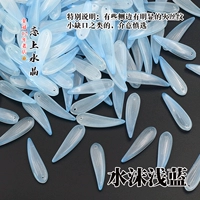 Светло -голубая вода