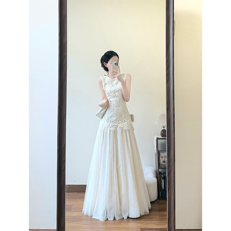 White Dress with a French High-End Feel, Stunning Engagement Dress, Heavy Lace, Waist-Cinching Long Dress, Birthday Dress
