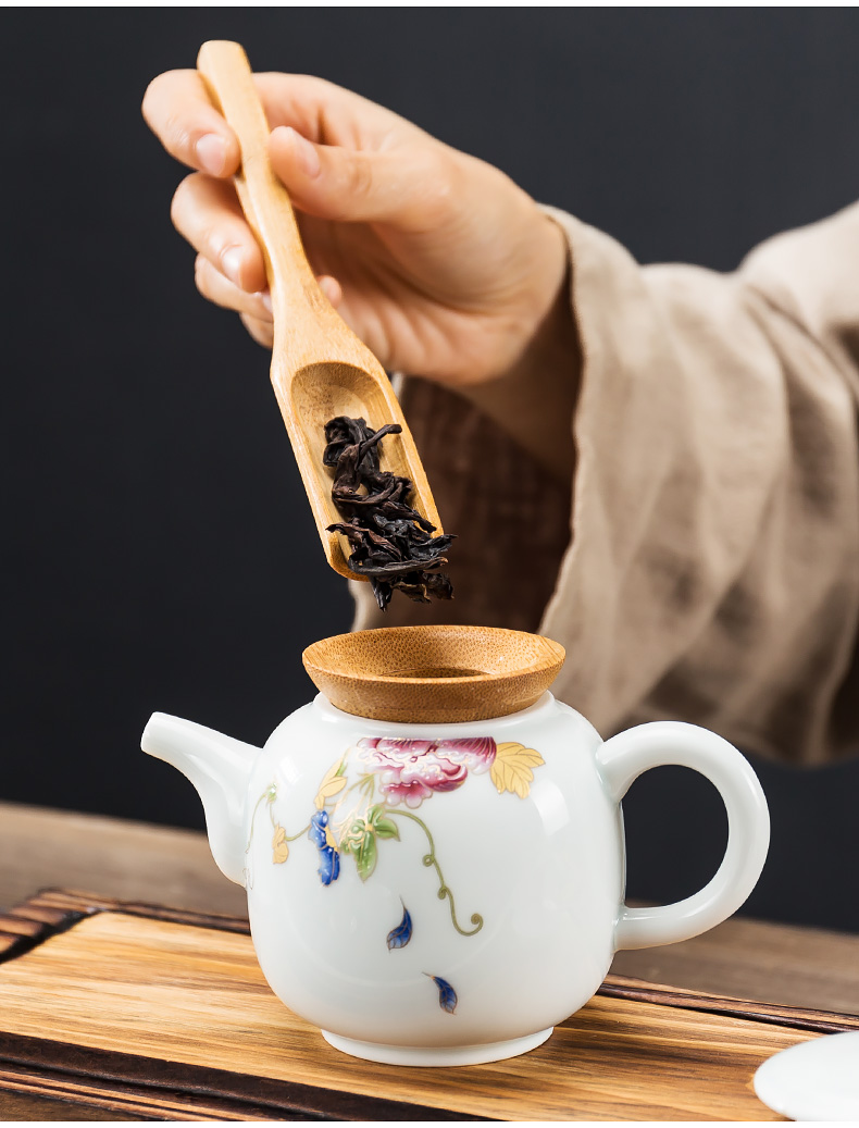 In building shadow oolong tea way 6 gentleman white porcelain tea sets accessories bamboo ChaGa tea spoon, ceramic tea tin