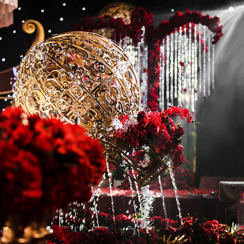 New wedding props wrought iron hot air balloon decoration wedding stage road guide shopping mall window decoration ceiling pendant