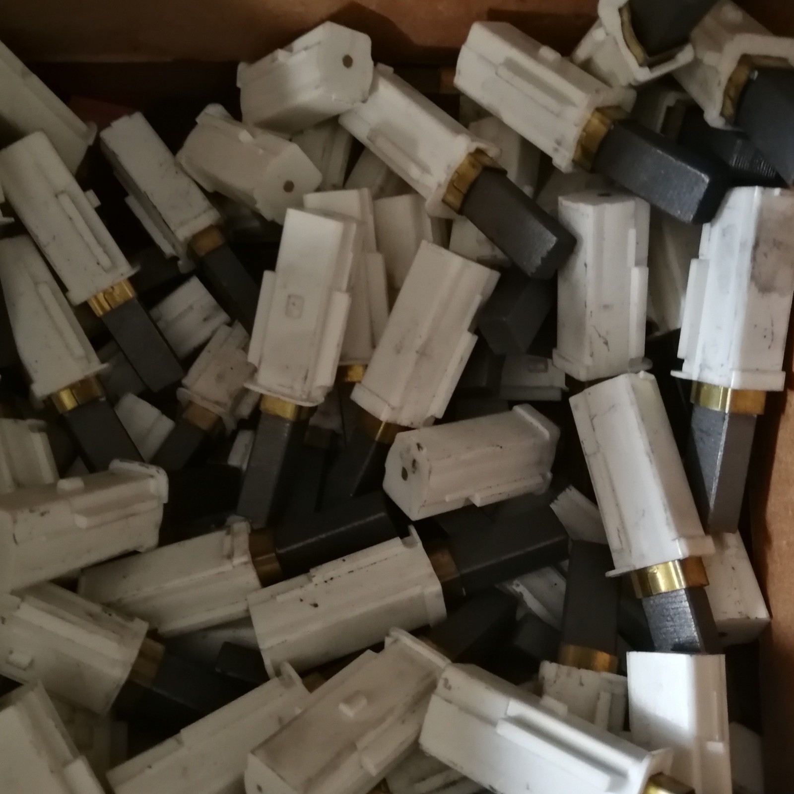 Ametek motor 24V36V220V carbon brush washing machine carbon brush DC motor carbon brush Vacuum motor carbon brush