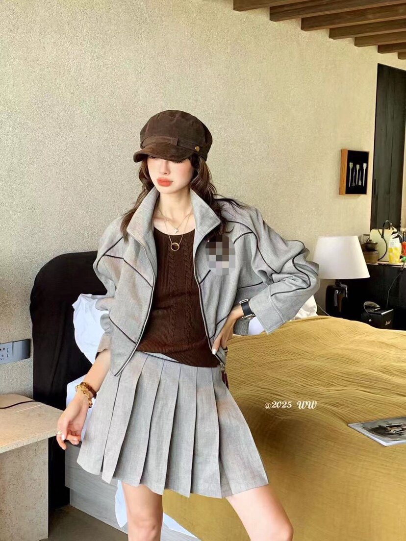 杭州四季青欧货女装批发的LOGO