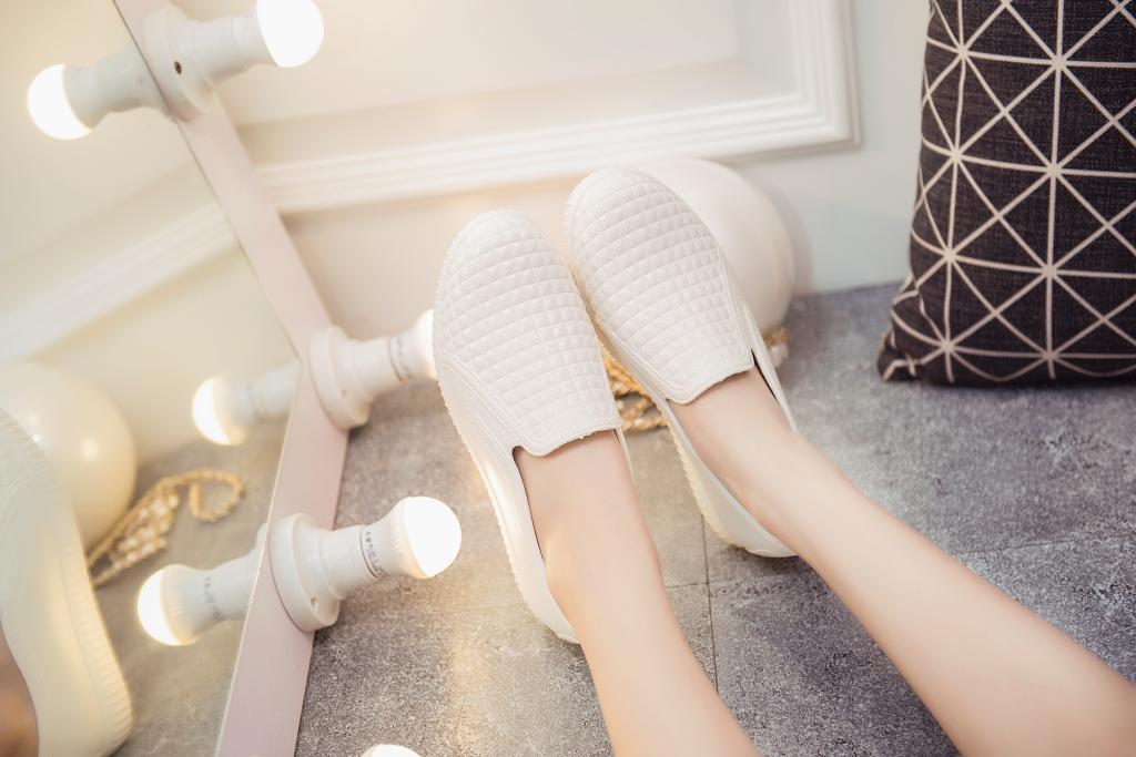 Bốn mùa mưa khởi động nữ nông miệng thấp giày không thấm nước Hàn Quốc non-slip peas giày dành cho người lớn ống ngắn mưa khởi động nhà bếp duy nhất giày cao su
