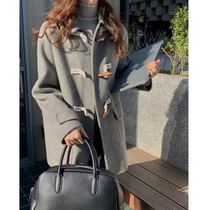 Fall winter 2021 new woolen coat female horn buckle woolen coat long Hepburn wind small thick