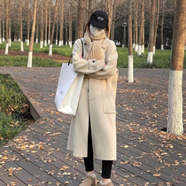 In the autumn and winter of 2021 the new woolen coat women's woolen coat long Hepburn wind small explosions thickened
