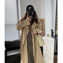 In the autumn and winter of 2021 the new windbreaker coat for women's little coats is popular this year with medium and long advanced Korean styles.