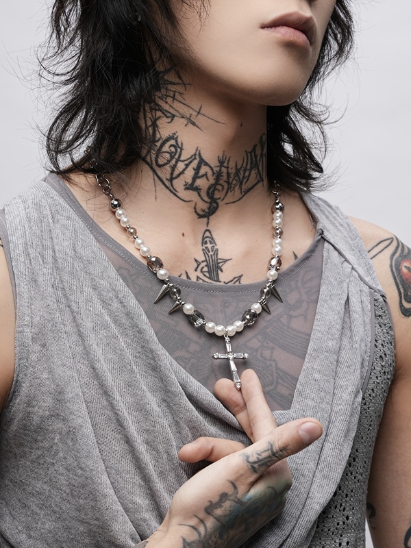 Loveiswar Original Niche Punk Y2K Studded Heavy-Duty Cross Subculture High-End Crystal Pearl Necklace
