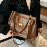 Зимняя вместительная и большая сумка на одно плечо