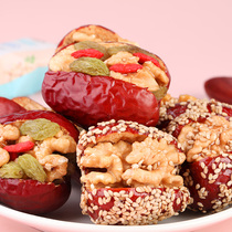 Jujube with walnut raisins Xinjiang specialty jujube plus walnut seed sandwich food snack hug dried fruit
