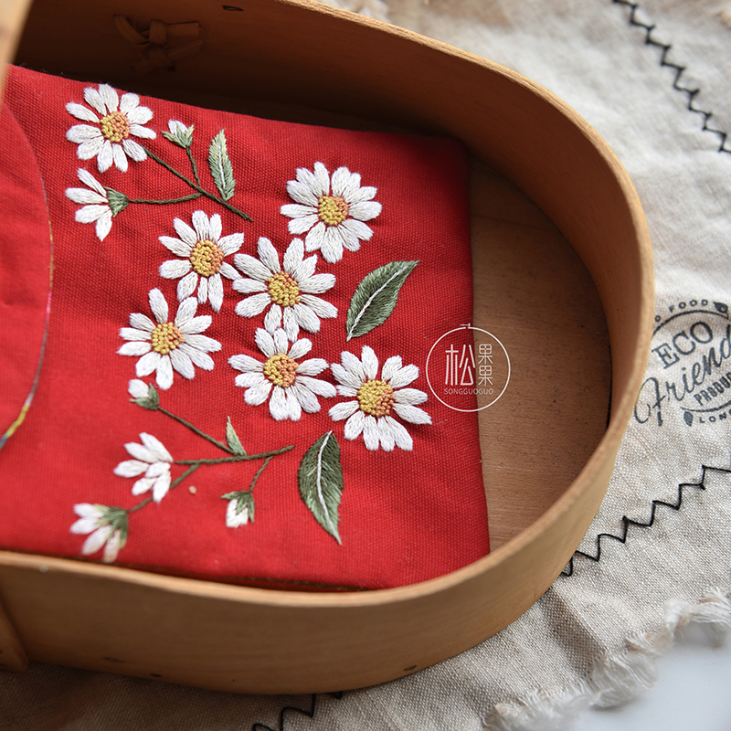 White chrysanthemum diy handmade self-embroidery fabric production Adult beginner novice European embroidery material package Embroidery kit