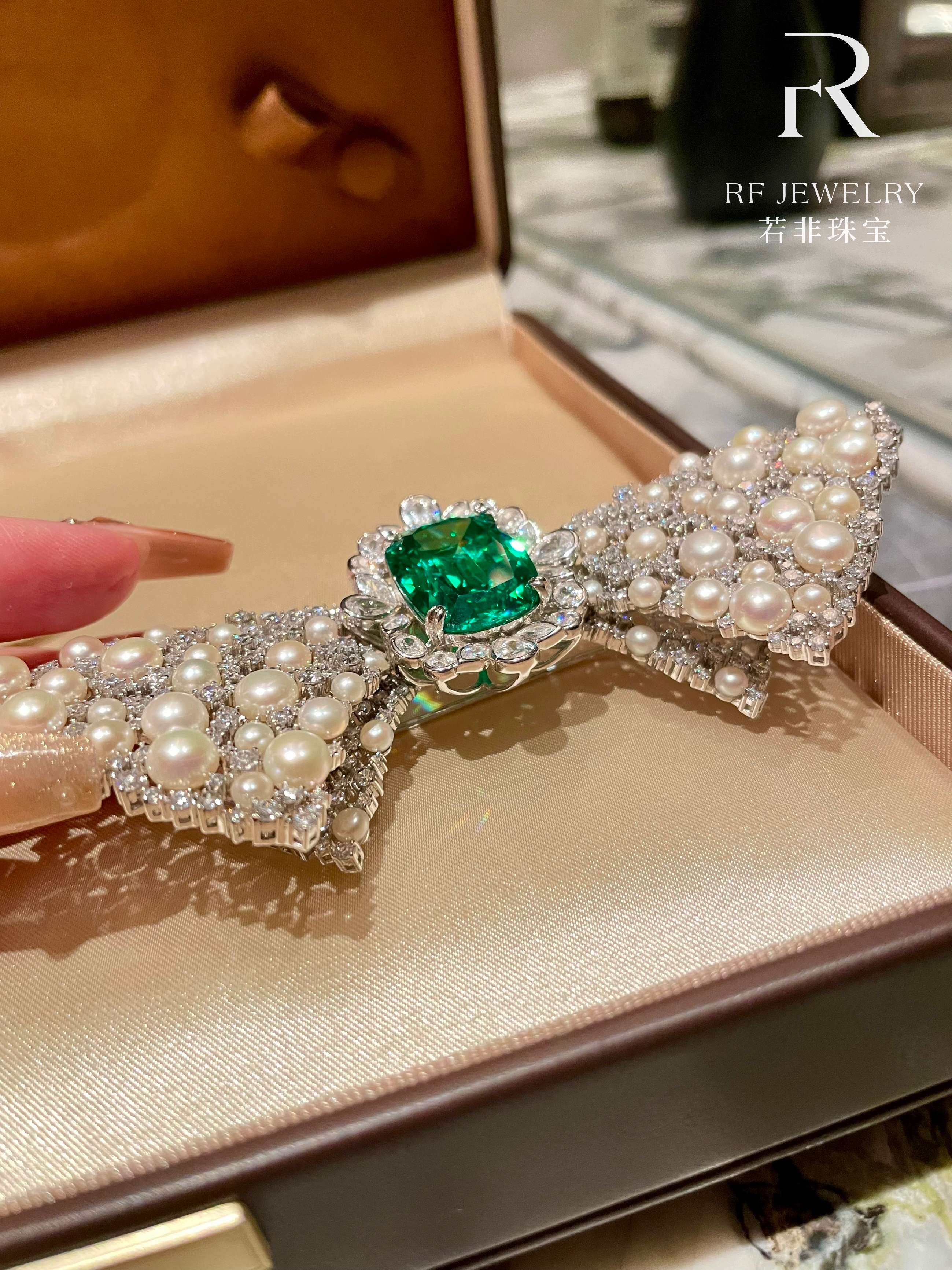 Серебряное ожерелье 若非珠宝｜淡水珍珠蝴蝶结祖绿色胸针｜s925银镀金