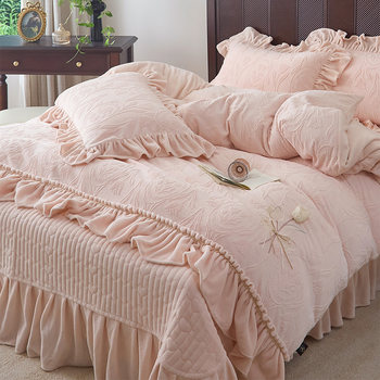 French Princess Style Carved Milk Velvet Four-Piece Bedding Set with Bed Cover, Winter Thickened Baby Velvet Coral Fleece Duvet Cover and Bed Skirt