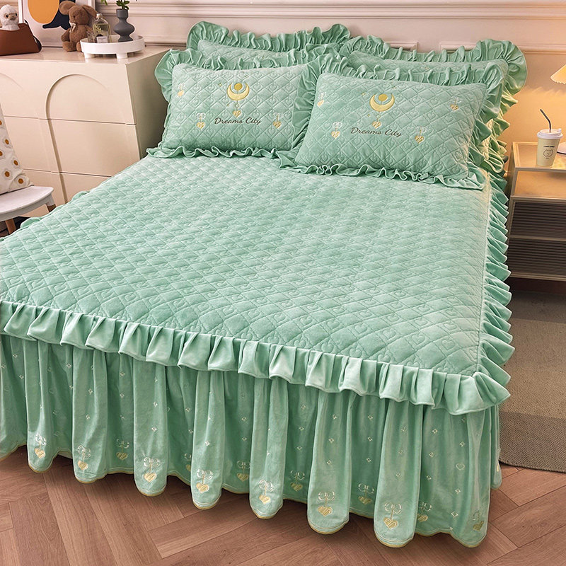 Class a Baby Velvet Embroidered Bed Skirt Four-Piece Set, Warm Quilted Crystal Velvet Bedspread, Single/Double-Sided Baby Velvet Duvet Cover 4