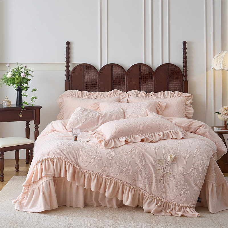 French Princess Style Carved Milk Velvet Four-Piece Bedding Set with Bed Cover, Winter Thickened Baby Velvet Coral Fleece Duvet Cover and Bed Skirt