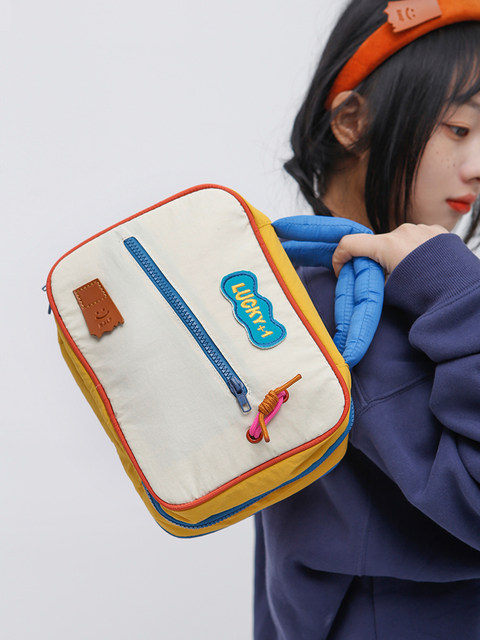 Ruosu Liangpin's new cute contrasting color large-capacity makeup toiletries storage bag portable travel versatile