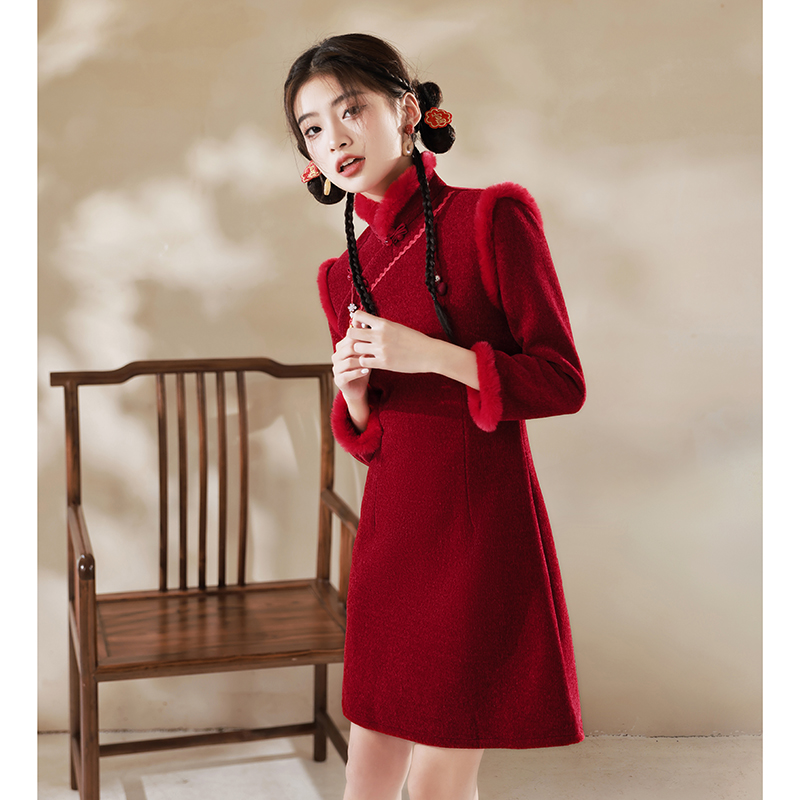 Red cheongsam, demi-season evening dress for bride, wedding dress, 2023 collection Red cheongsam, demi-season evening dress for bride, wedding dress, 2023 collection