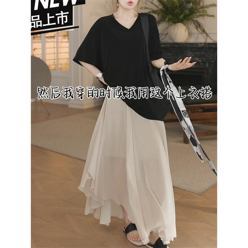Loose V-Neck Short-Sleeve T-Shirt for Women, Summer Style, Plus-Size, Lazy Style, Hip-Covering, Pure and Relaxed Look Top Loose V-Neck Short-Sleeve T-Shirt for Women, Summer Style, Plus-Size, Lazy Style, Hip-Covering, Pure and Relaxed Look Top