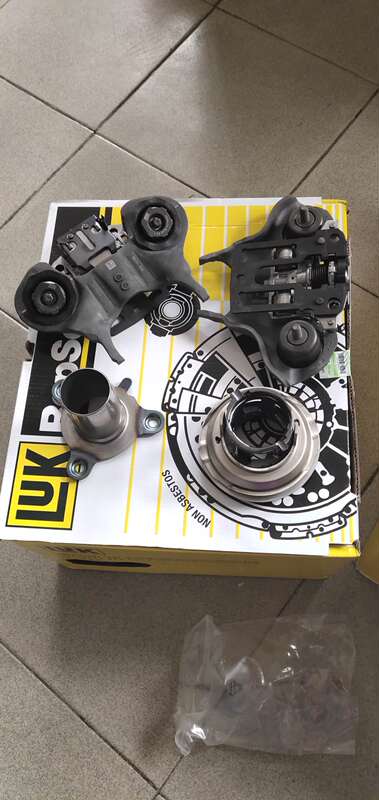 12 New Focus, Escort, New Fiesta Dual-Clutch Assembly, Fork Assembly, Luk German Imported Kit