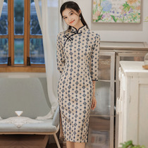 Lace cheongsam 2021 new female retro slim body long sleeve mother dress improved dress autumn dress long