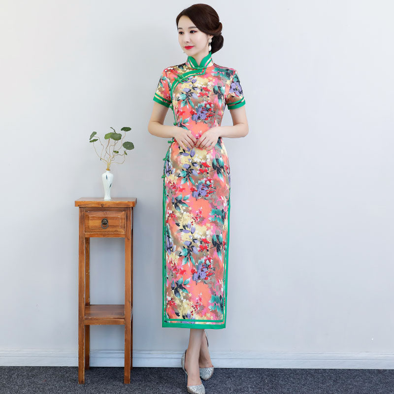 Long version cheongsam 2021 new young women retro elegant short-sleeved catwalk cheongsam modified dress summer
