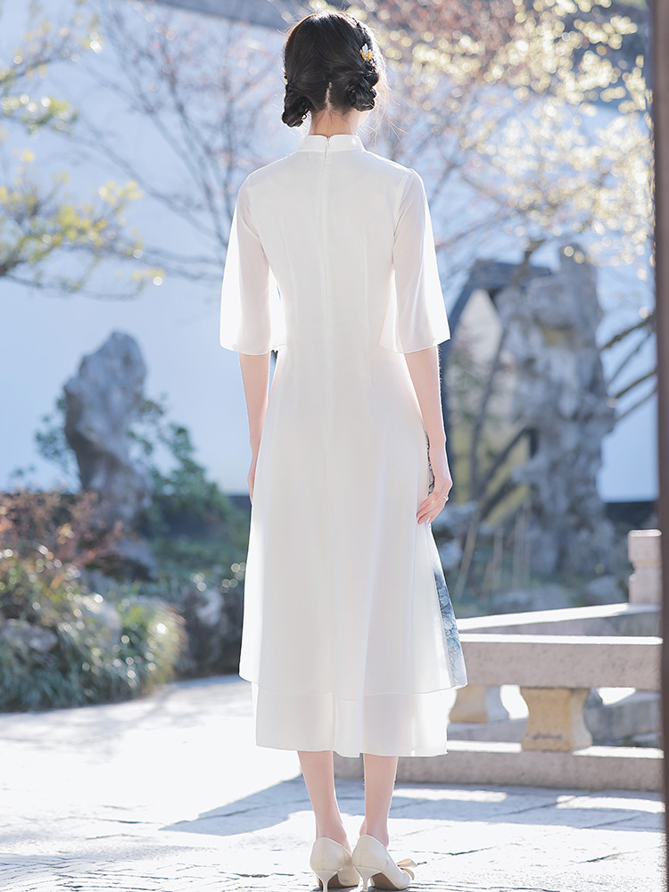Long lightweight retro cheongsam, Chinese style Long lightweight retro cheongsam, Chinese style